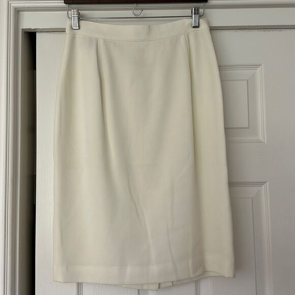 Pale yellow knee skirt - Picture 1 of 1